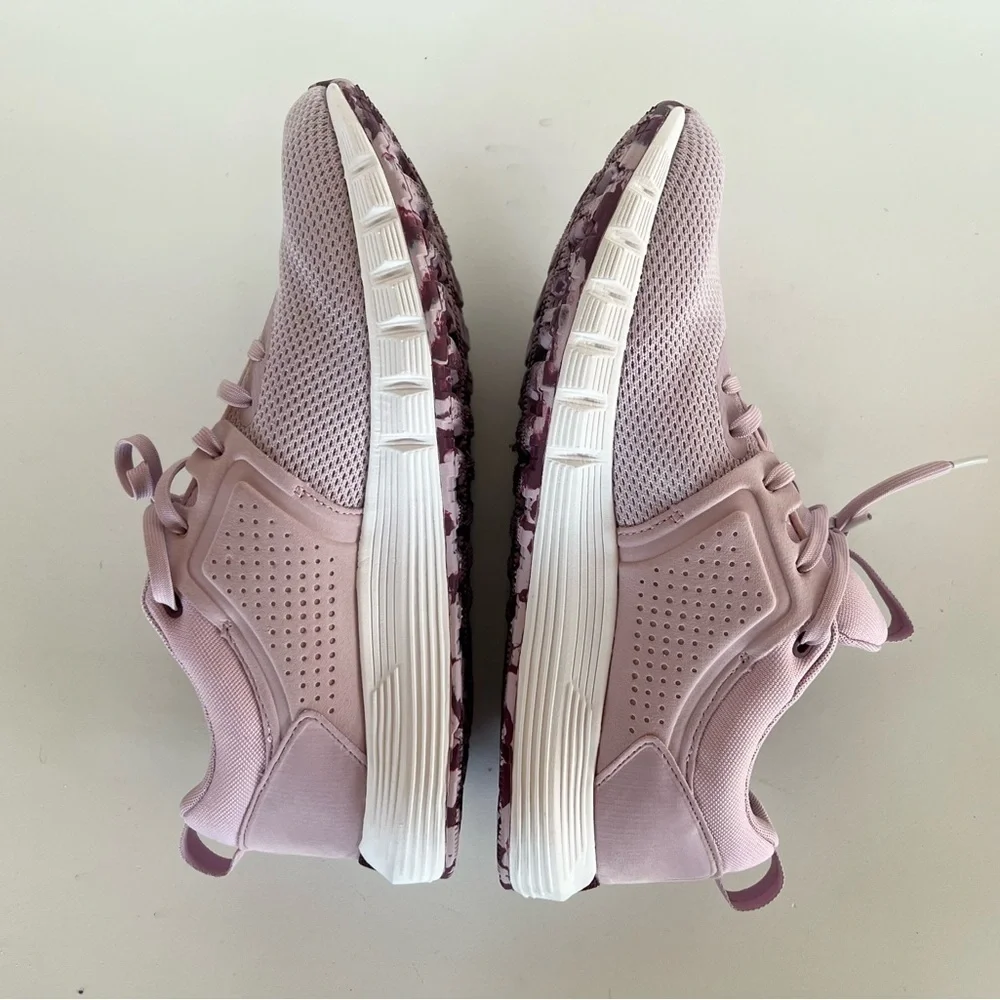 Under Armour Women’s HOVR CTW Sportstyle Sneaker in Light Pink, size 10